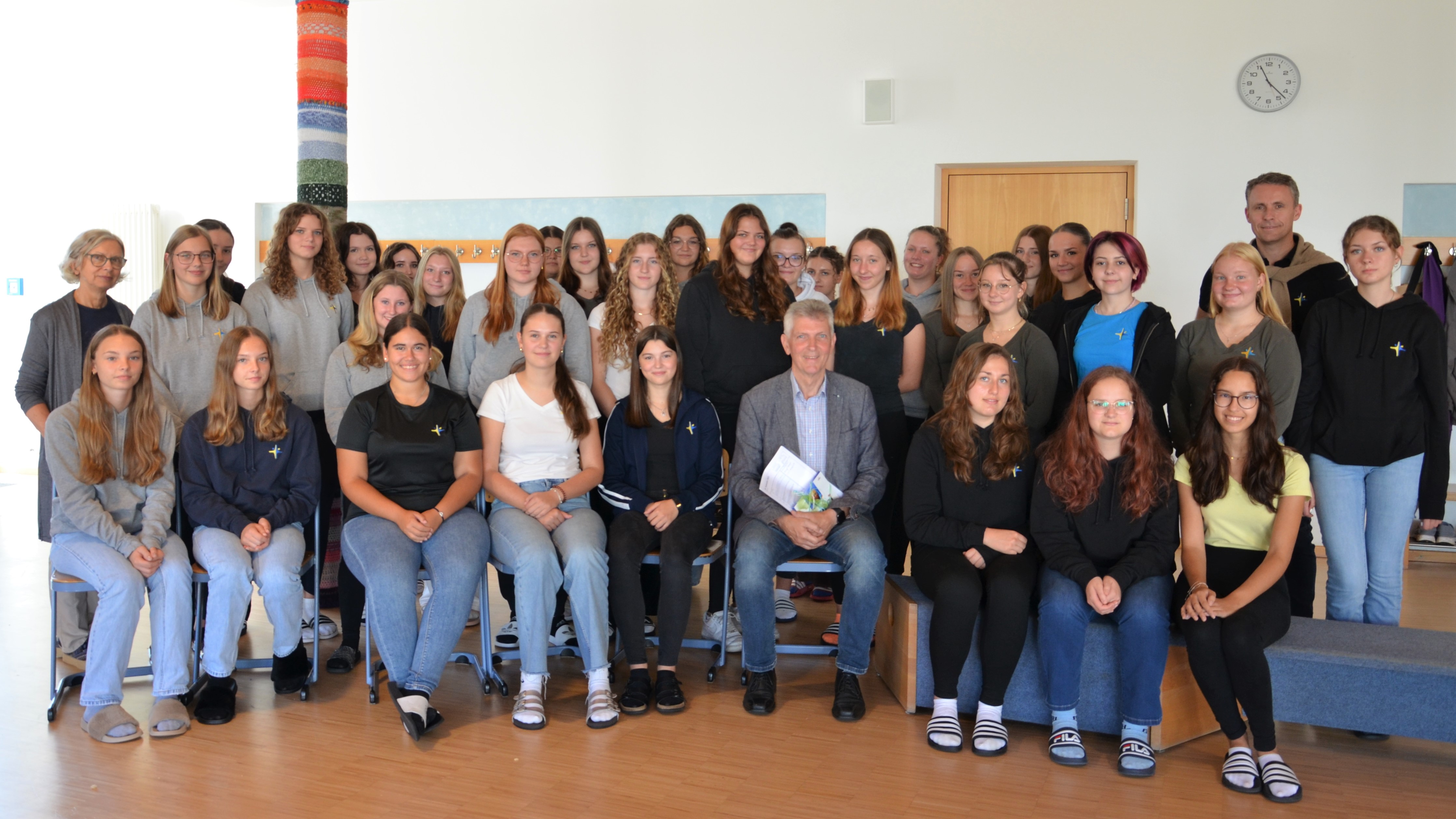 Besuch Prof. Dr. Gerhard Waschler, MdL an der Columba-Neef-Realschule Neustift